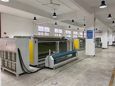 Oficina de produção de máquinas de costura