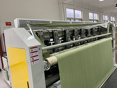 Máquina de acolchoamento ultrassônica automática